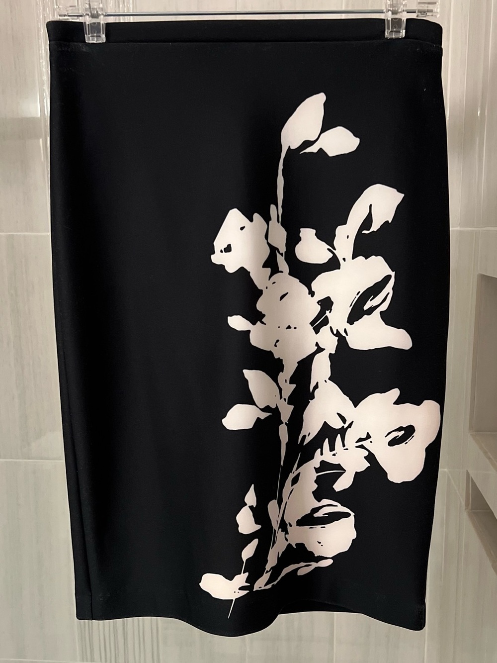 NWT Calvin Klein Black & White Floral Placement Print Pencil Skirt
